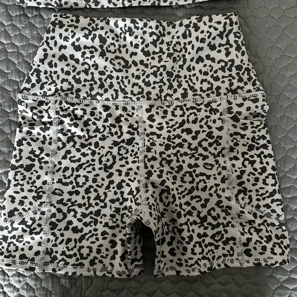 Evolution and Creation Yoga Tank and Shorts Set S - Picture 4 of 5